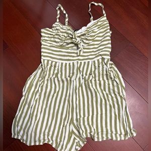Romper size S